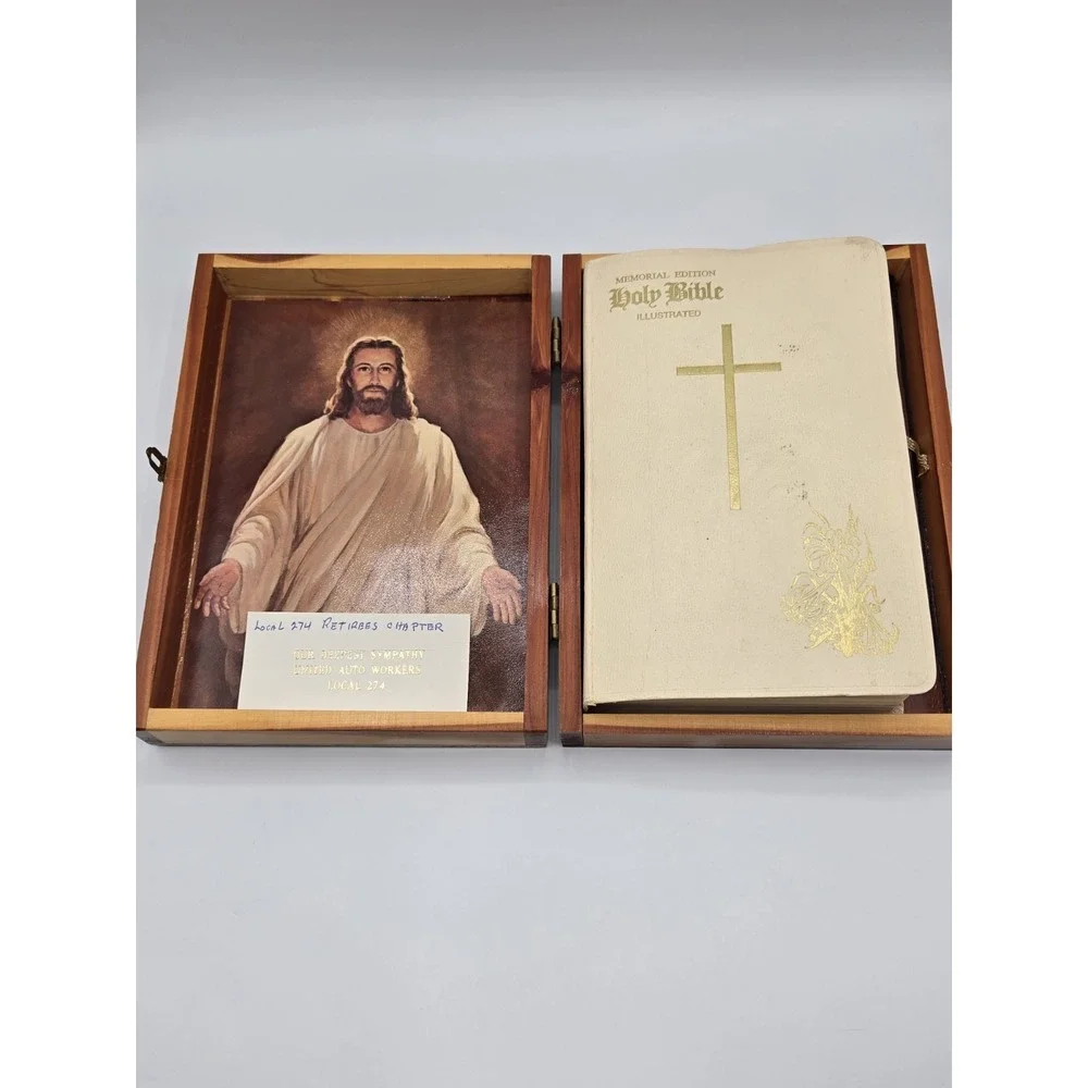 Memorial Edition Holy Bible‎ Union Made Wooden Box UAW Local 274